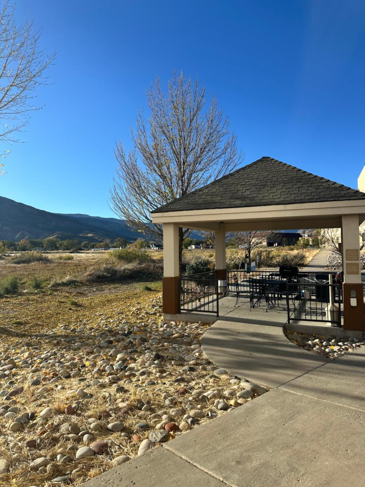 Western Slope Suites Parachute Exterior photo
